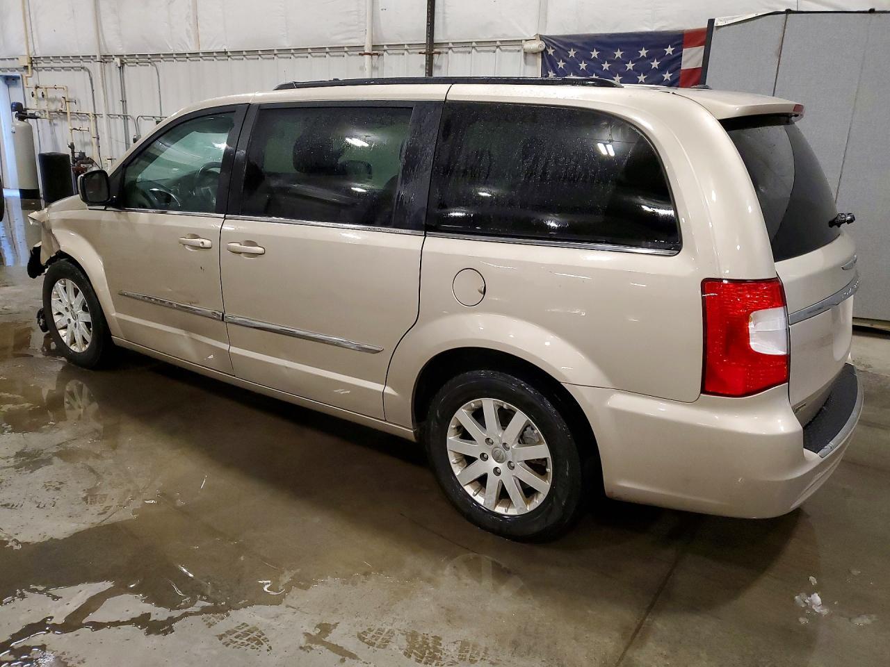 2016 Chrysler Town & Country Touring - Фото 2