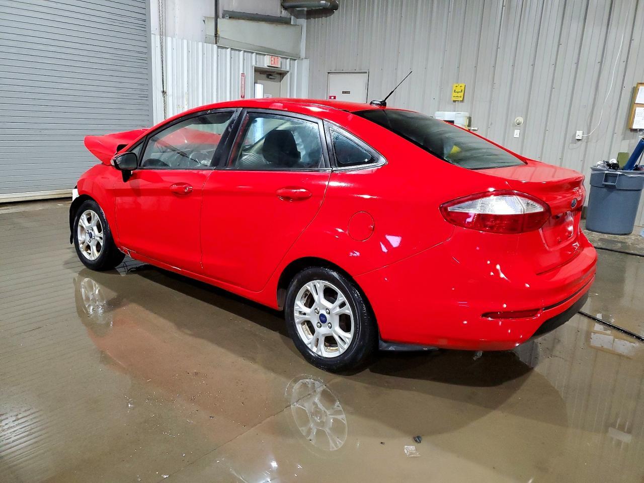 2015 Ford Fiesta Se - Фото 2
