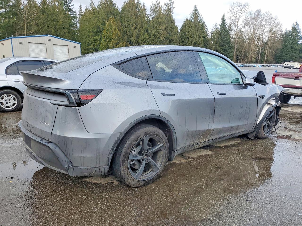 2026 Tesla Model Y - Фото 3
