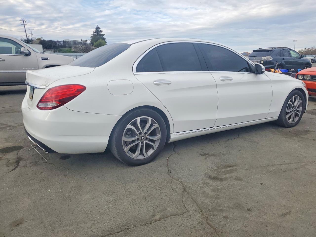 2018 Mercedes-Benz C 300 - Фото 3