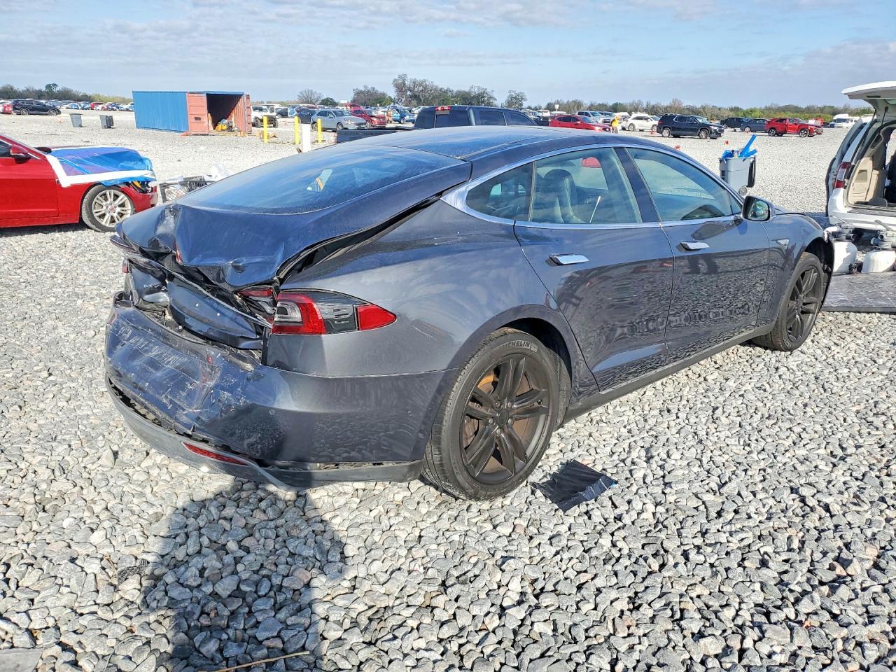 2015 Tesla Model S 60 - Image 3