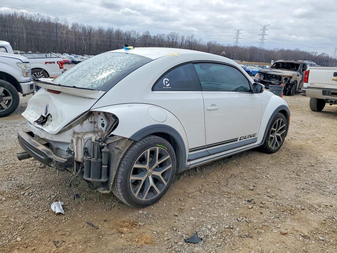 2016 Volkswagen Beetle Dune - Фото 3