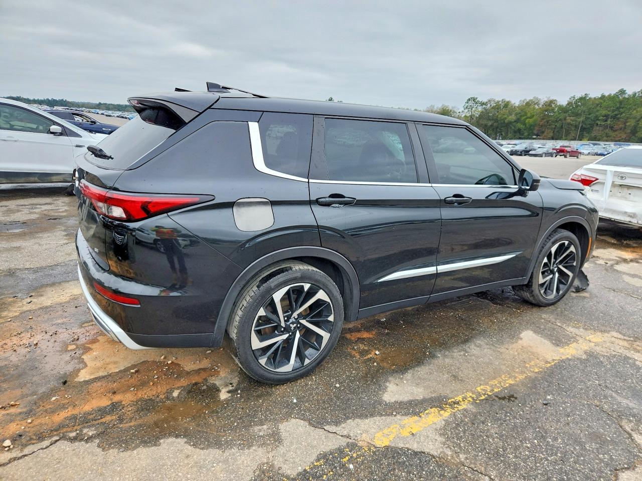 2022 Mitsubishi Outlander Se - Фото 3
