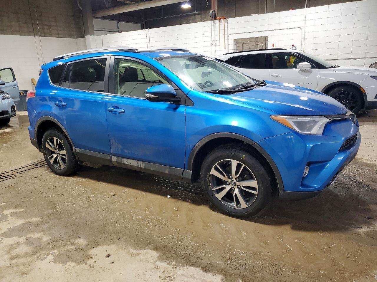 2017 Toyota Rav4 Xle - Image 4