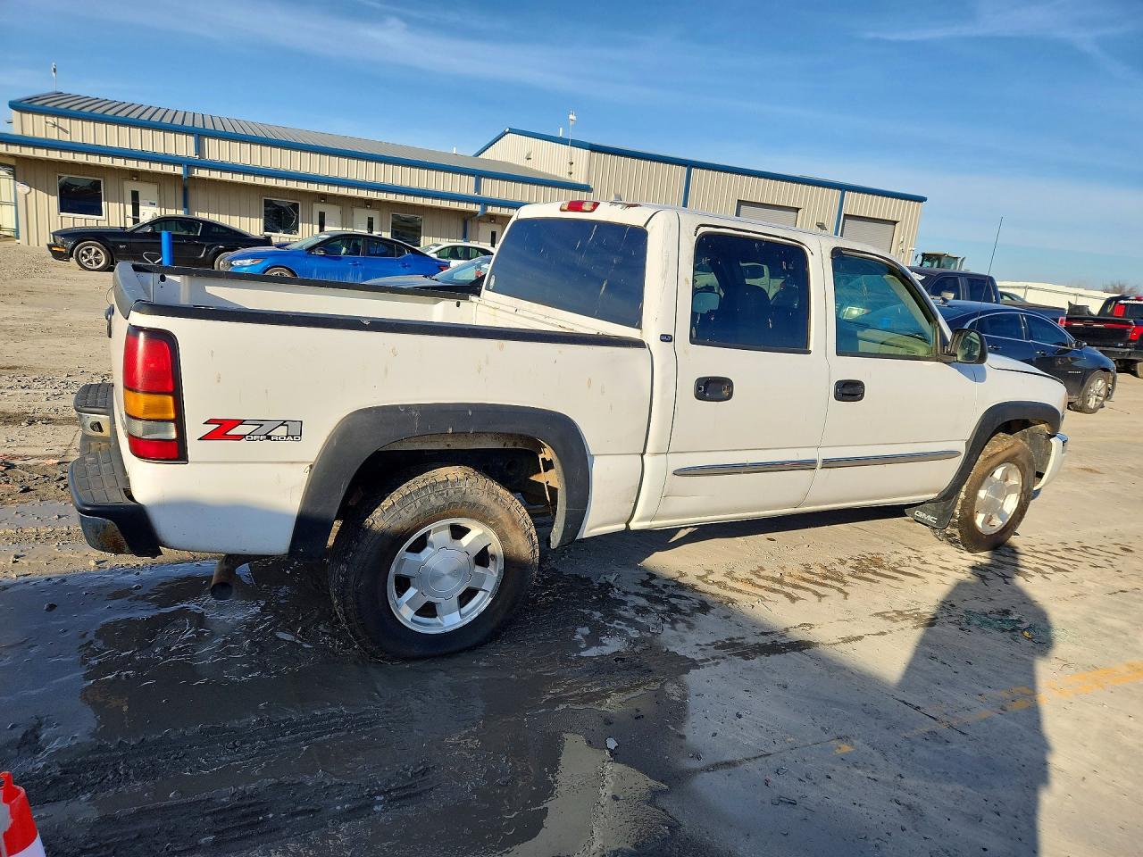 2005 GMC New Sierra K1500 - Image 3