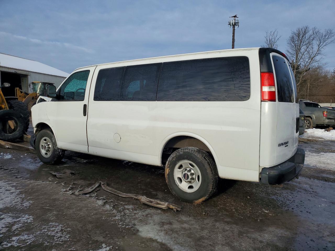 2012 GMC Savana G2500 Ls - Фото 2