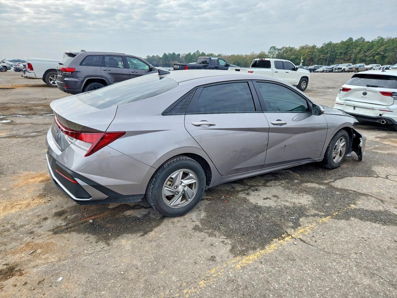 2024 Hyundai Elantra Se - Image 3