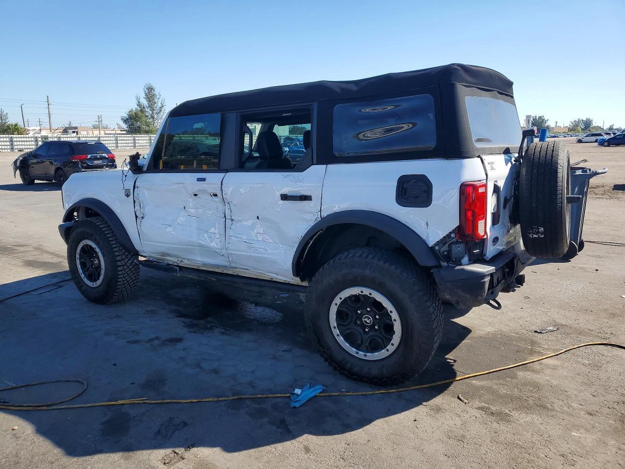 2023 Ford Bronco Base - Фото 2