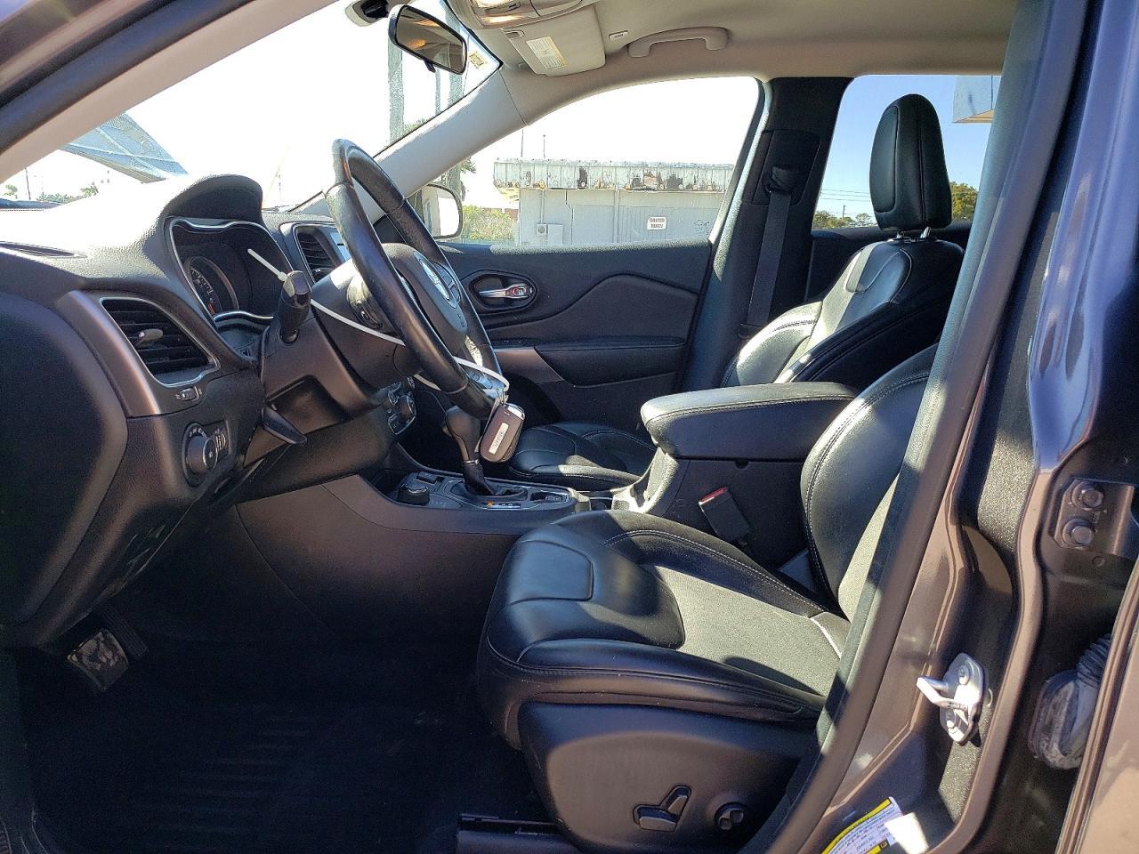 2019 Jeep Cherokee Latitude Plus - Фото 7