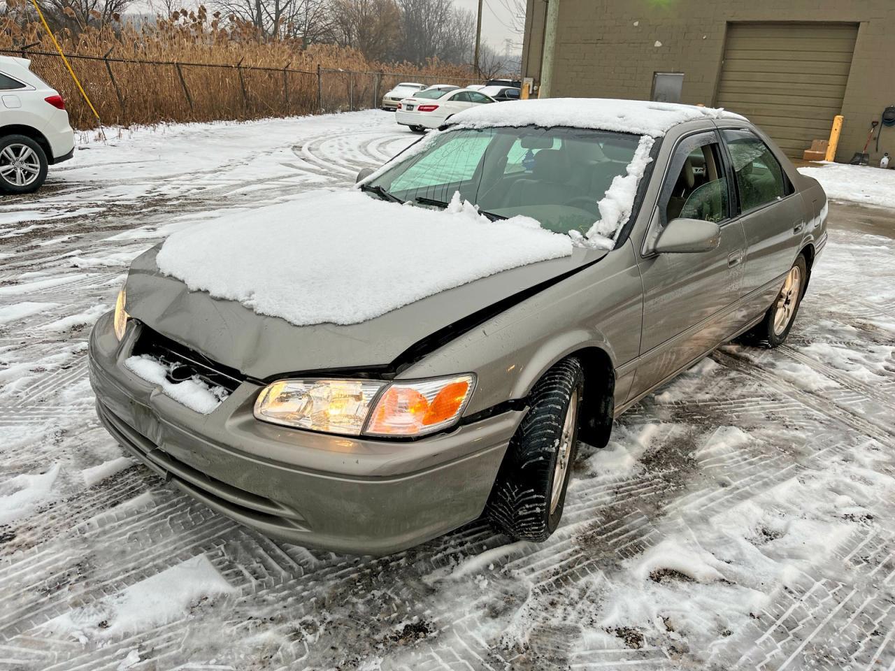2000 Toyota Camry Le - Фото 2