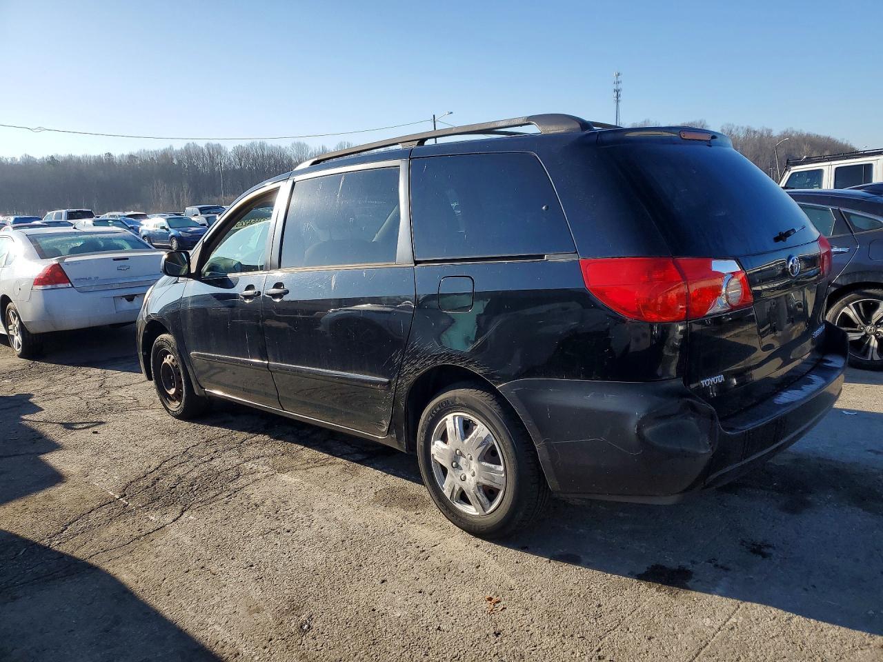 2008 Toyota Sienna Le 7-Passenger - Image 2