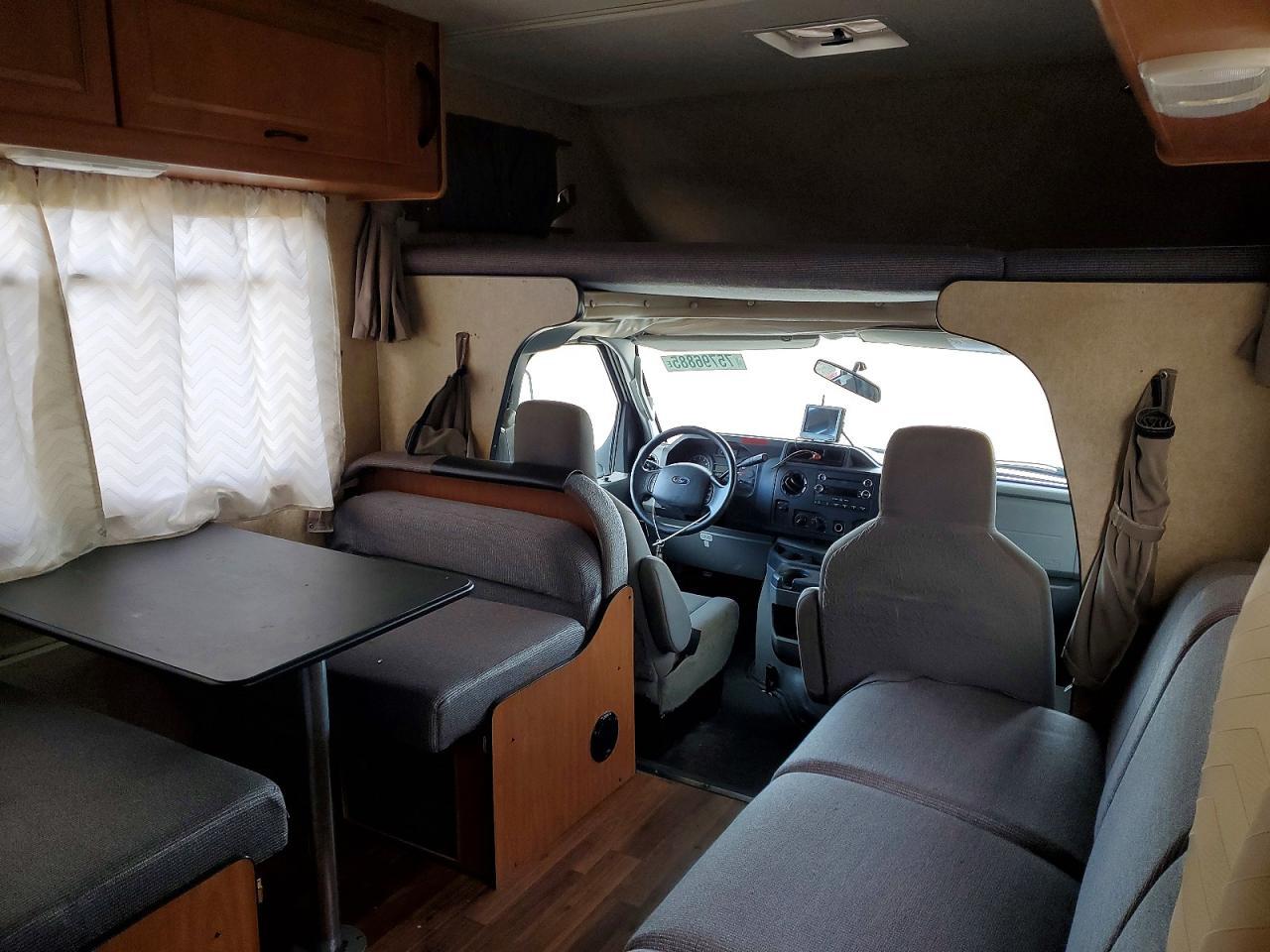 2015 Ford Econoline - Фото 5