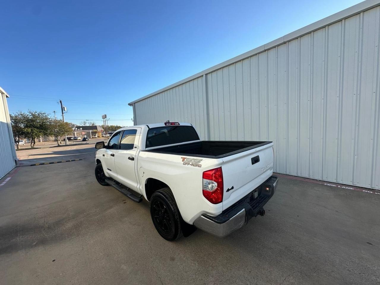 2020 Toyota Tundra Crewmax Sr5 - Image 3