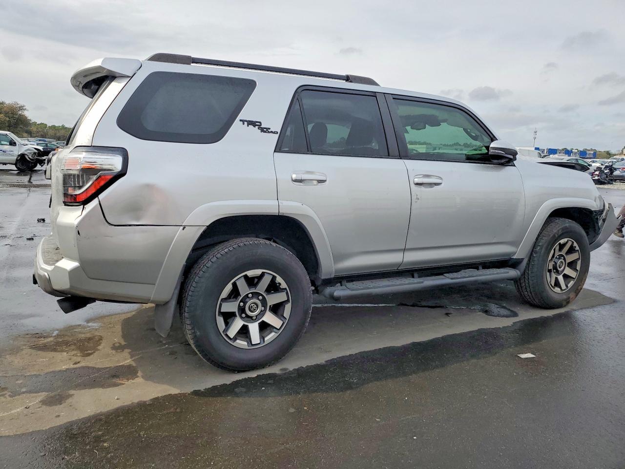 2022 Toyota 4Runner - Фото 3