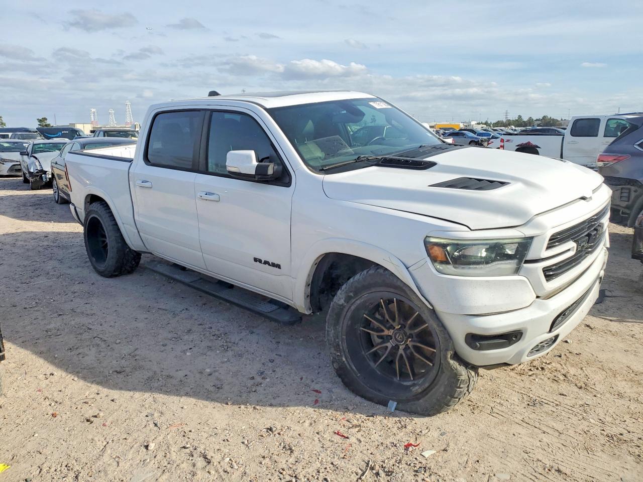 2020 Ram 1500 Laramie - Image 4