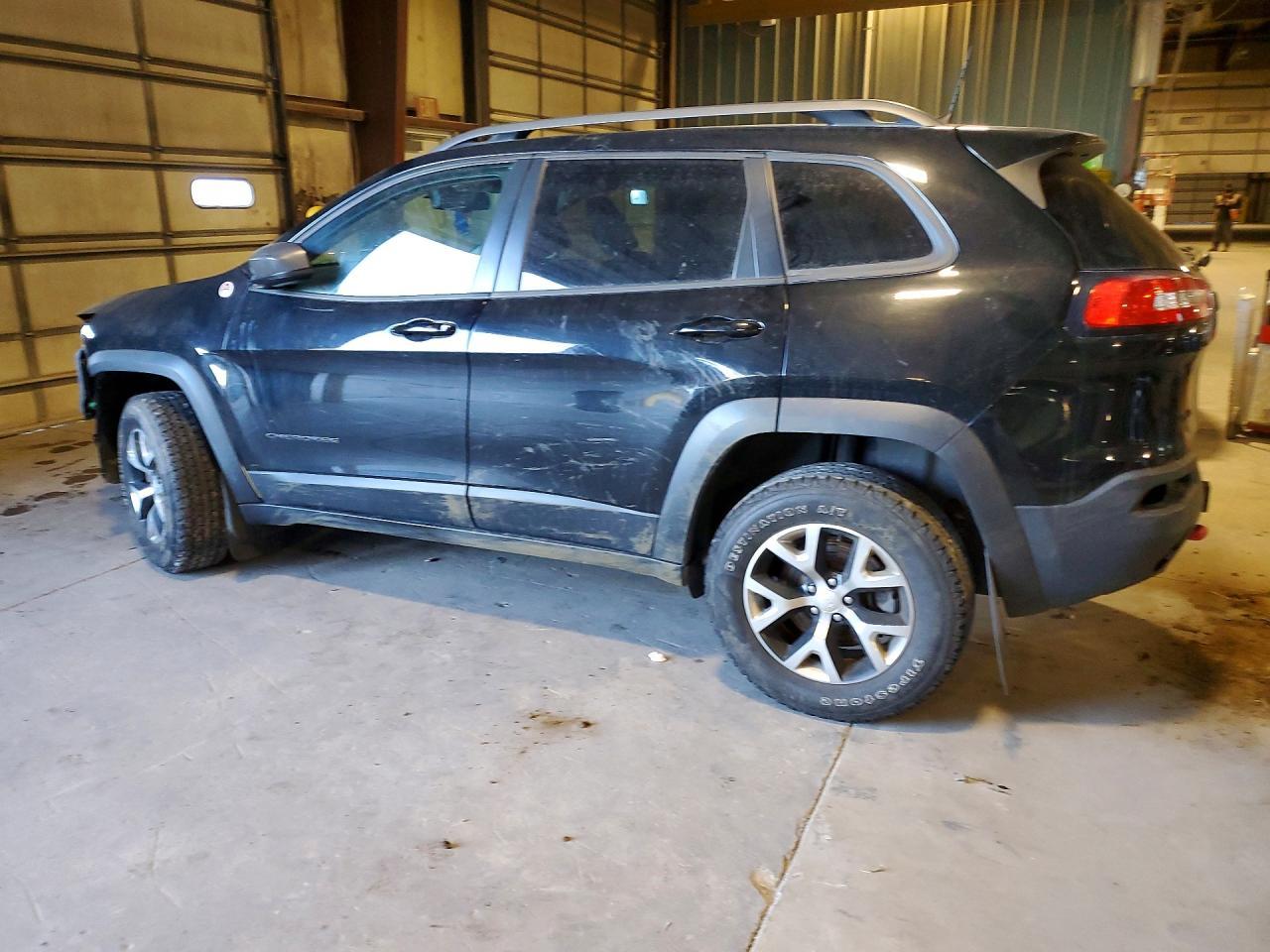 2018 Jeep Cherokee Trailhawk - Image 2