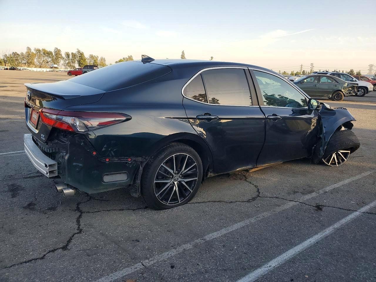 2021 Toyota Camry Se - Фото 3
