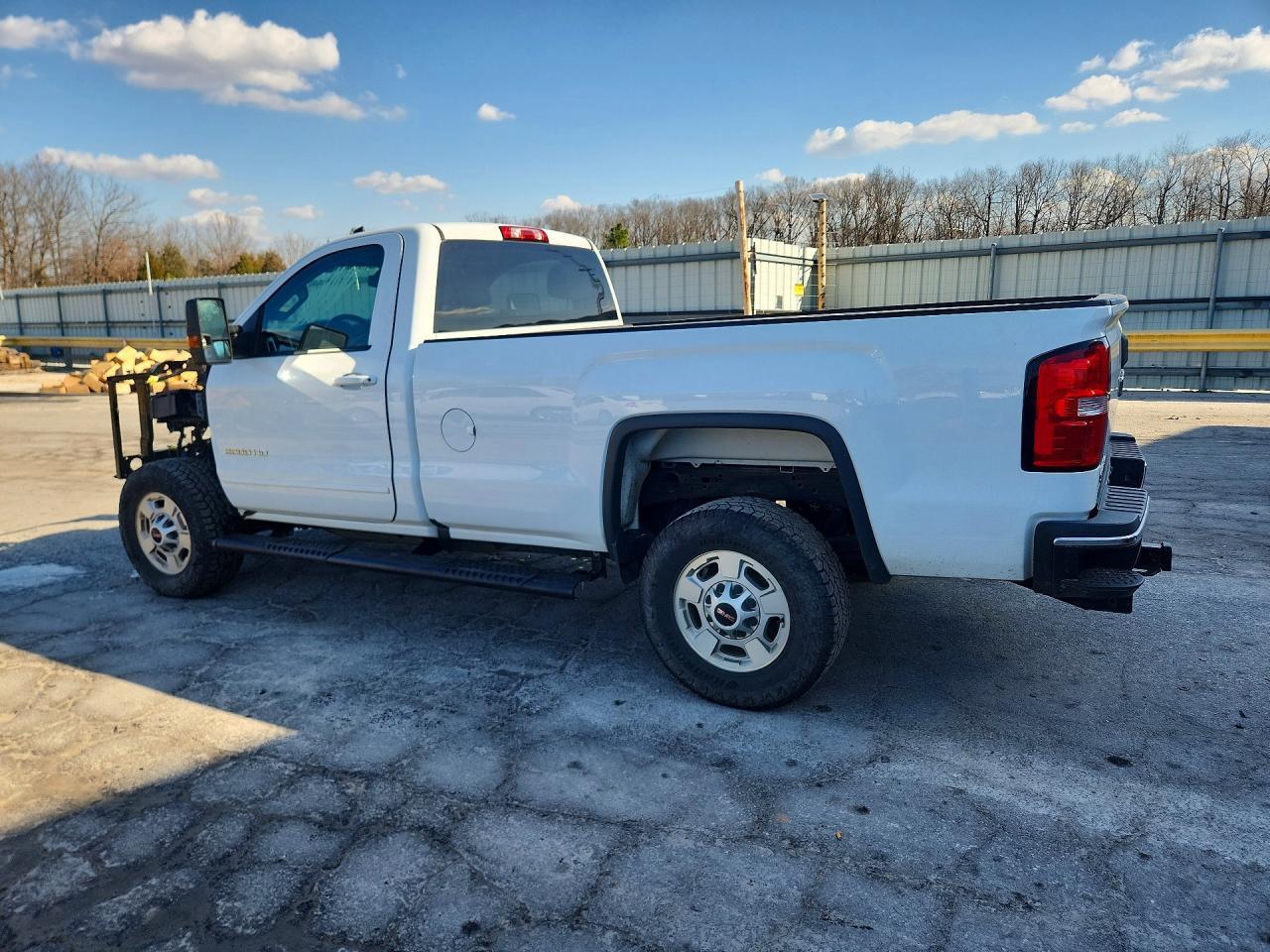 2018 GMC Sierra K2500 Sle - Image 2