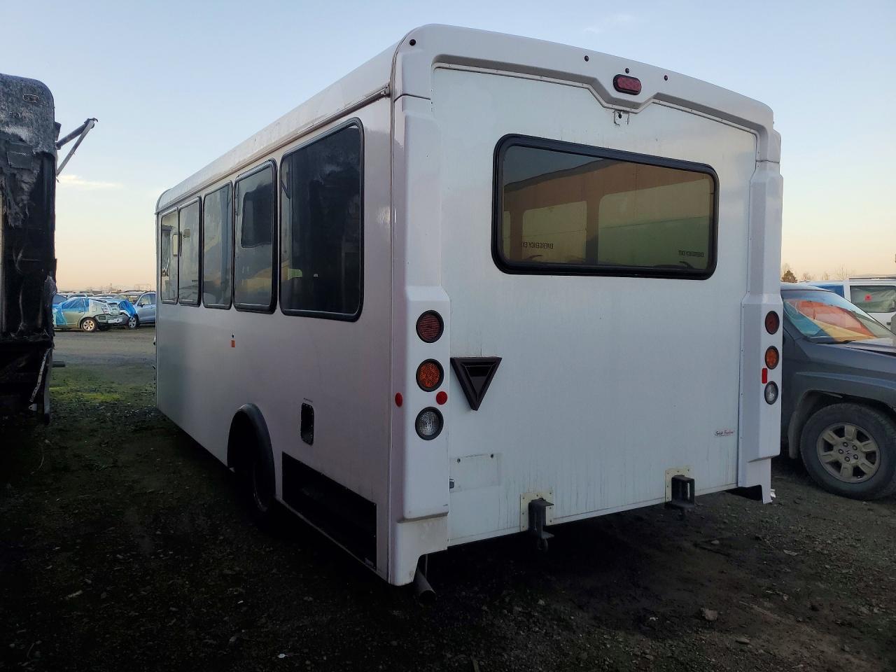 2022 Ford E450 Shuttle Bus - Фото 2