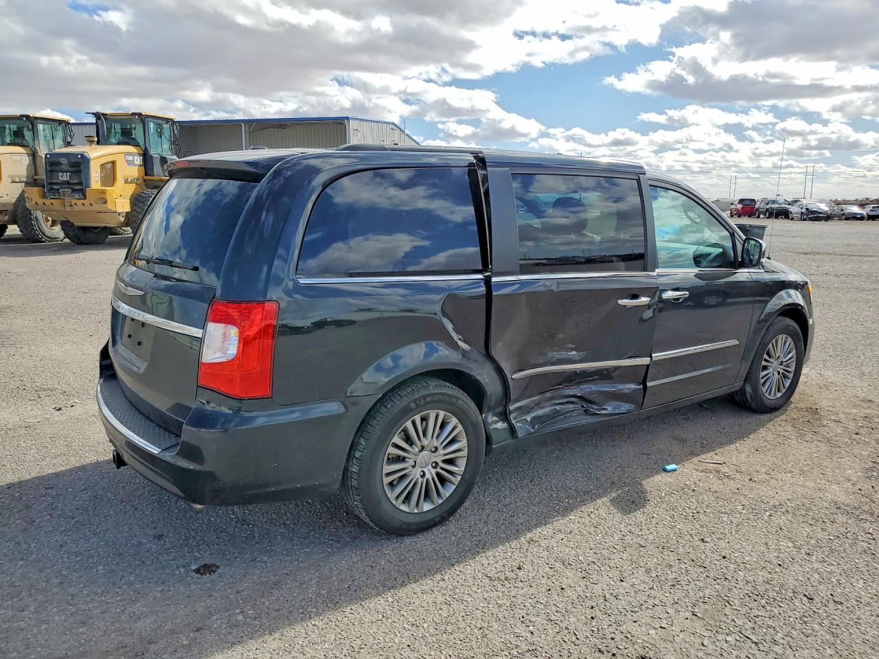 2014 Chrysler Town & Country Touring L - Фото 3