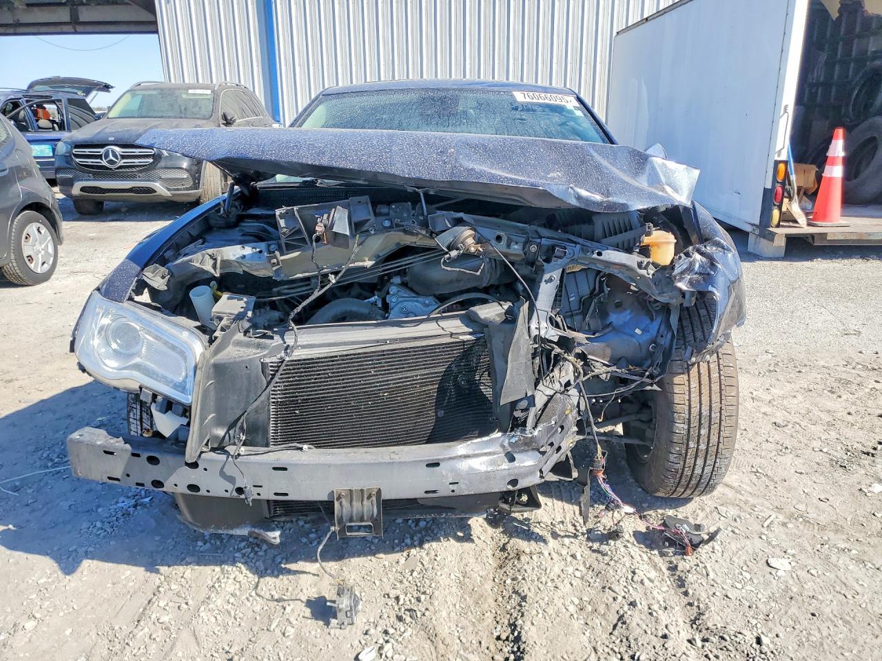 2017 Chrysler 300C - Image 5