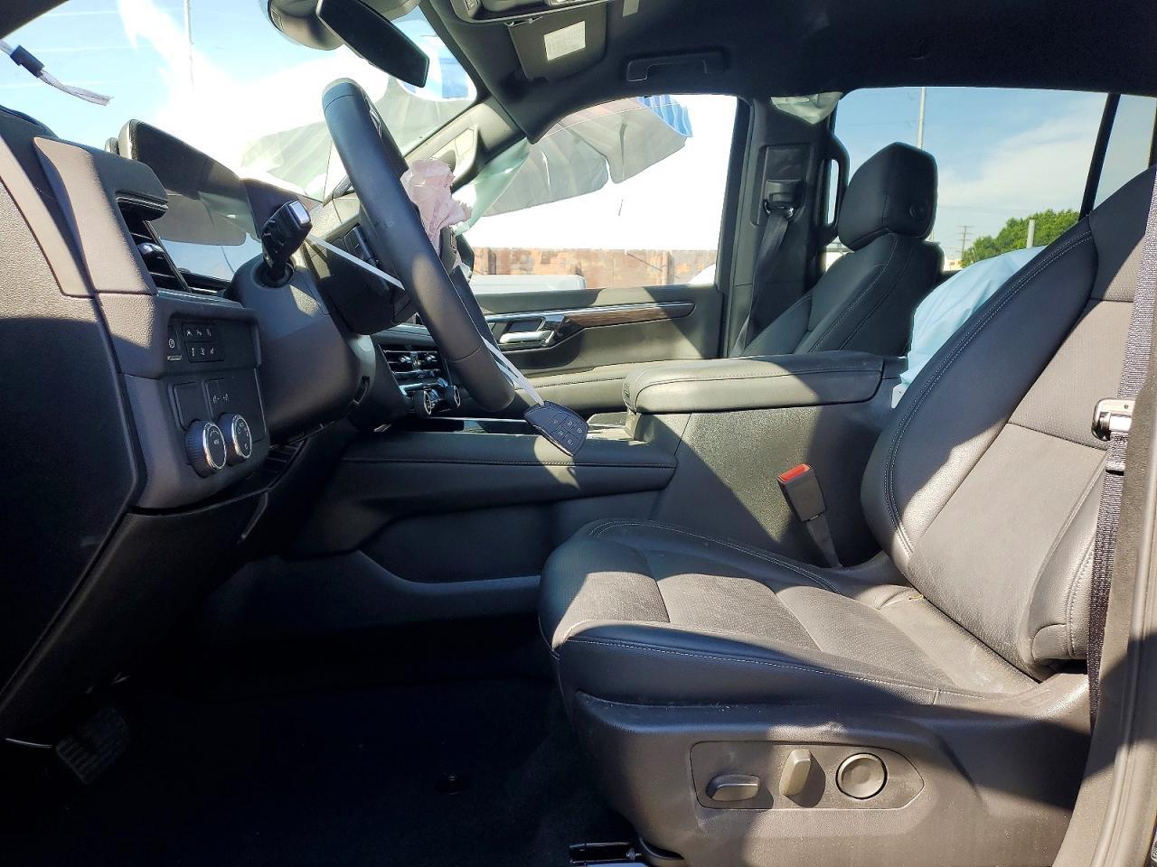 2025 Chevrolet Suburban C1500 Ls - Image 7