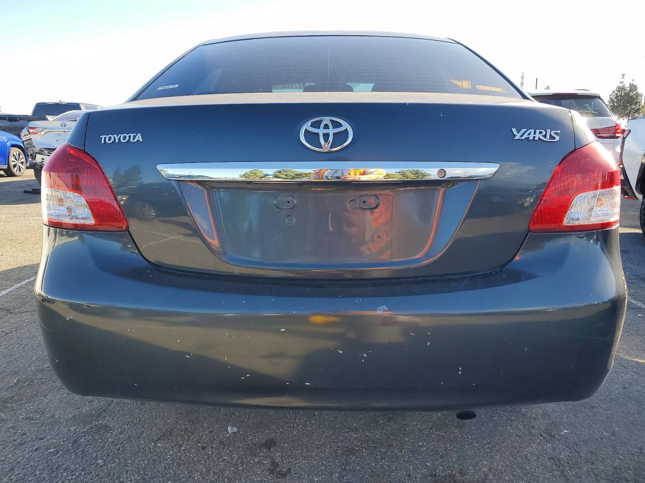 2011 Toyota Yaris - Image 6