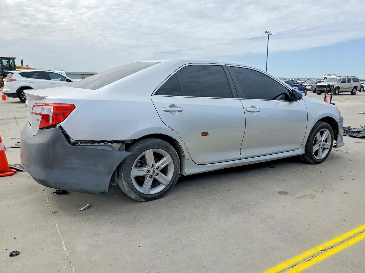 2013 Toyota Camry L - Фото 3