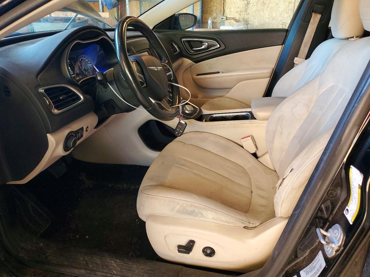 2015 Chrysler 200 Limited - Image 7