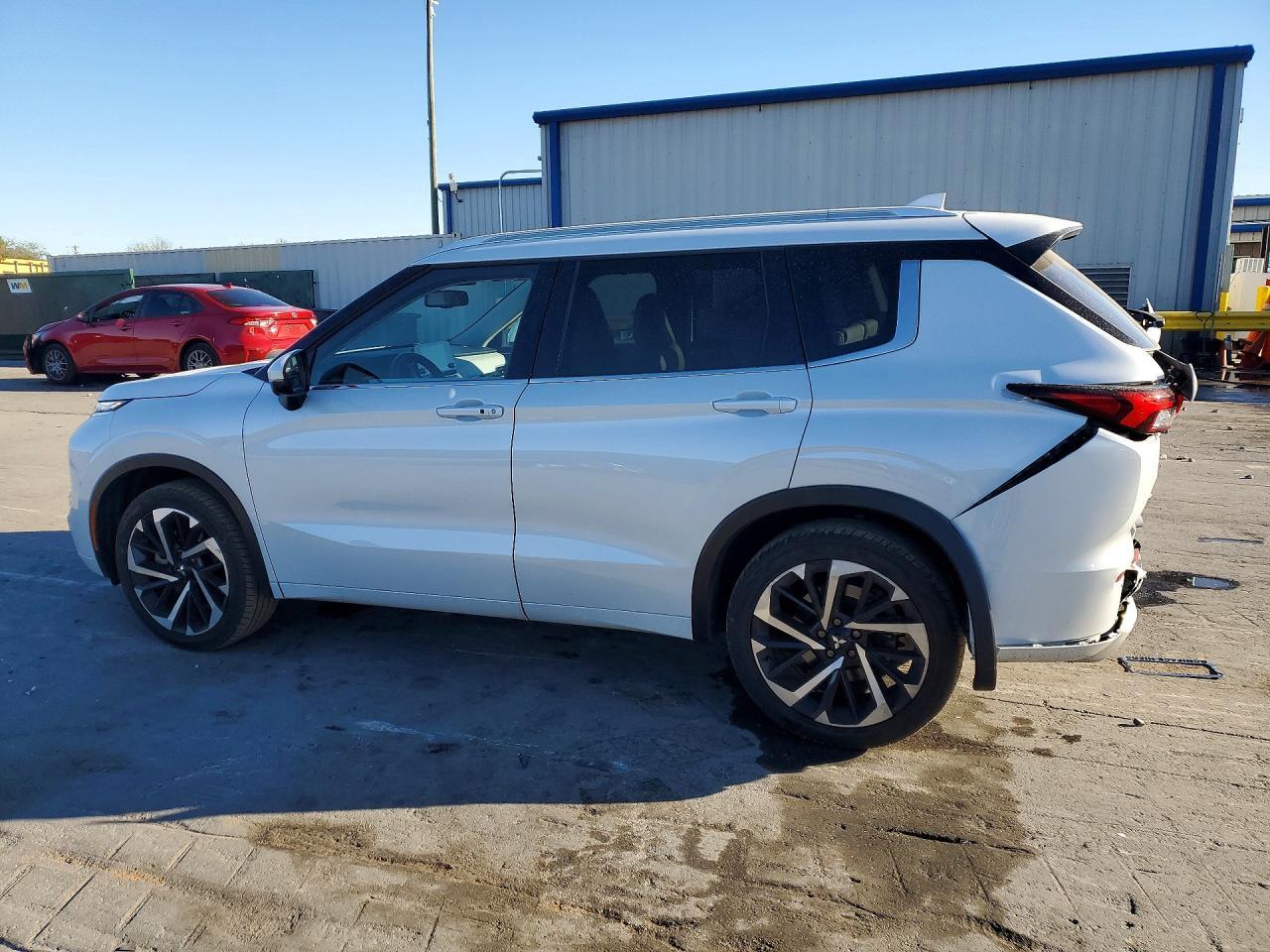 2024 Mitsubishi Outlander Sel - Image 2