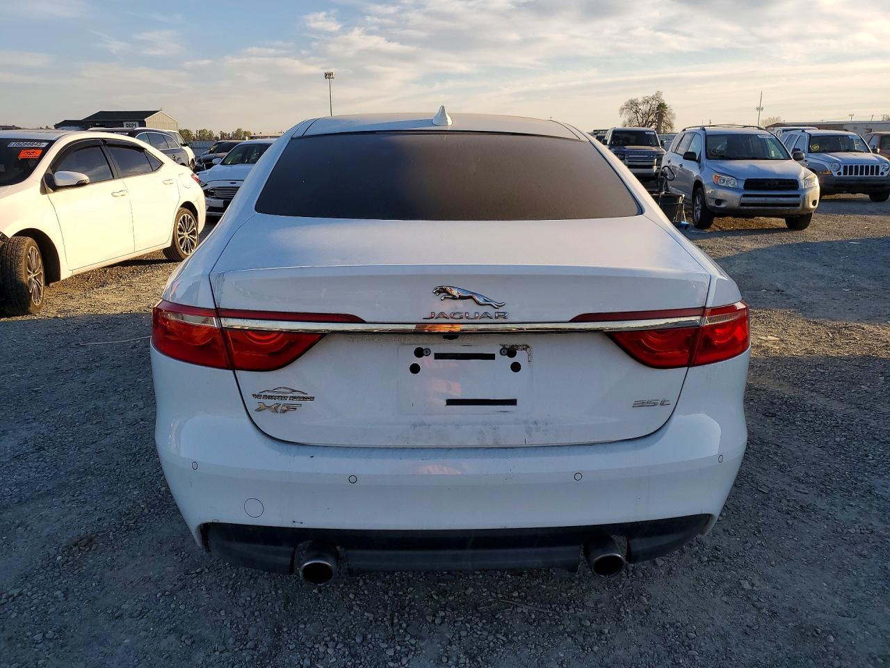 2016 Jaguar Xf Premium - Image 6