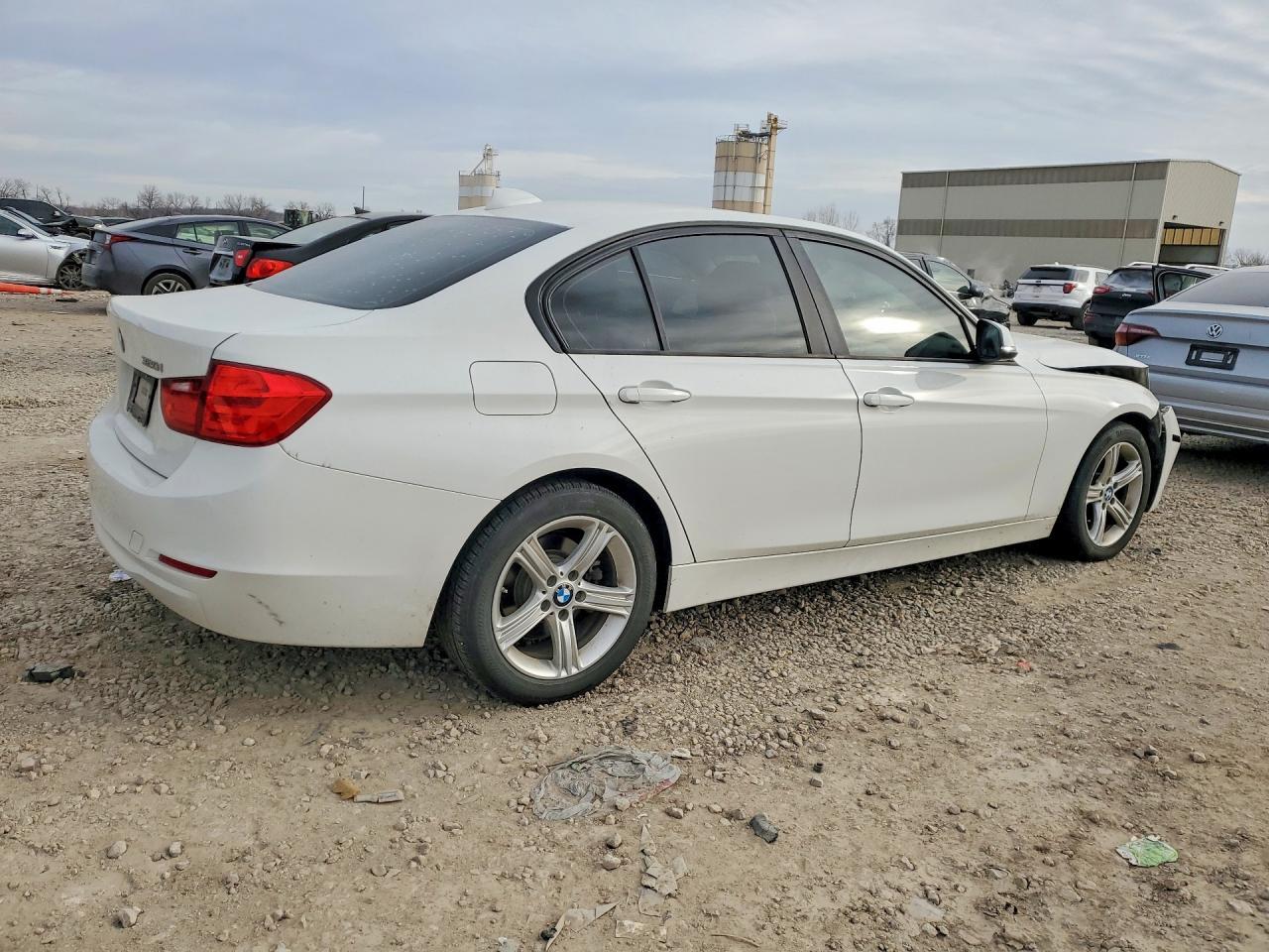2015 BMW 320 I - Image 3