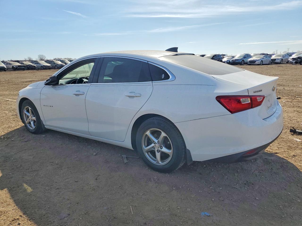 2016 Chevrolet Malibu Ls - Фото 2
