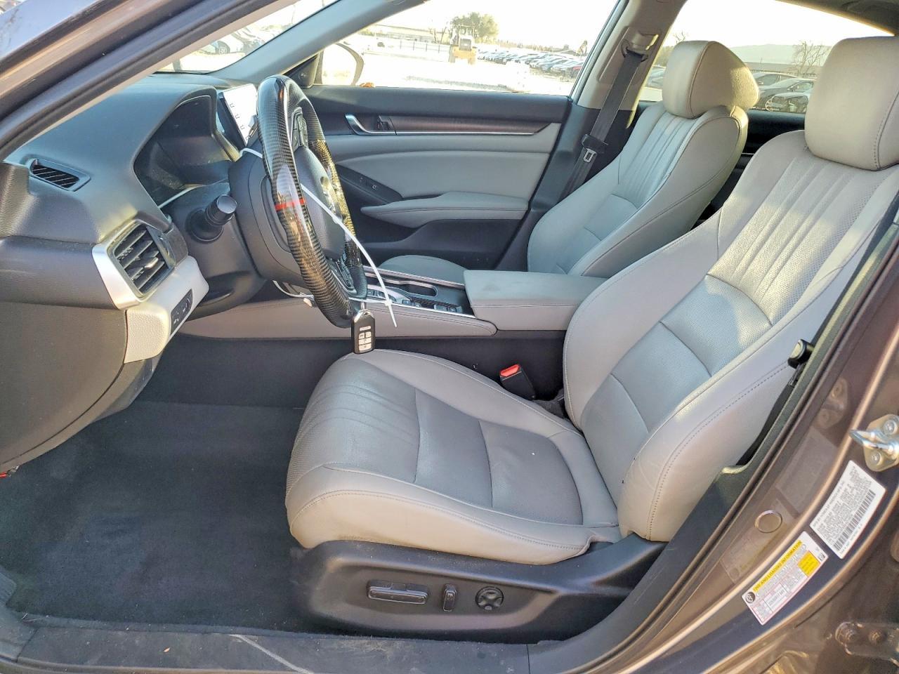 2019 Honda Accord Touring Hybrid - Image 7