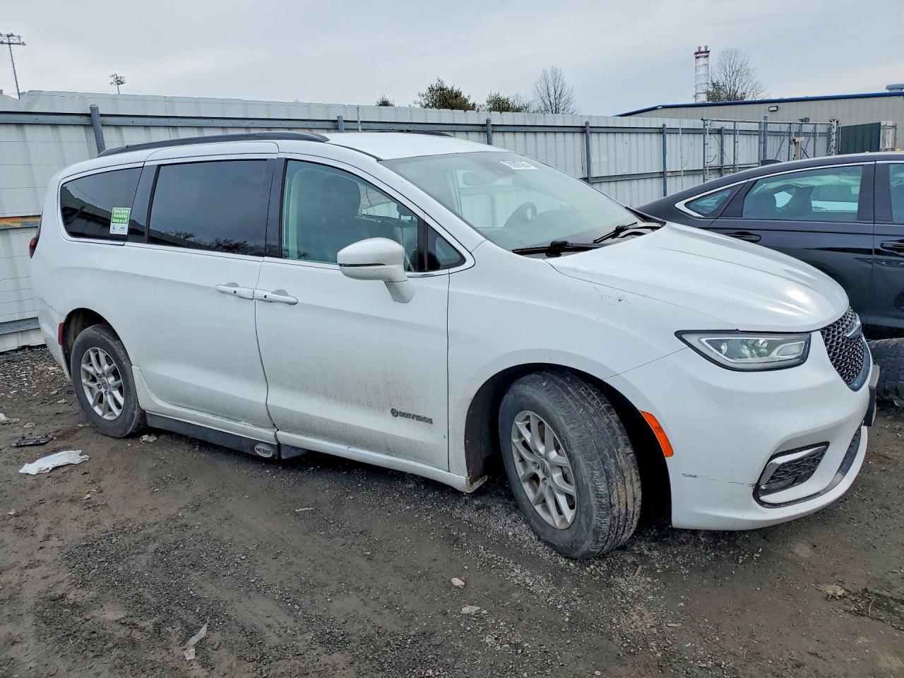 2022 Chrysler Pacifica Touring L - Фото 4