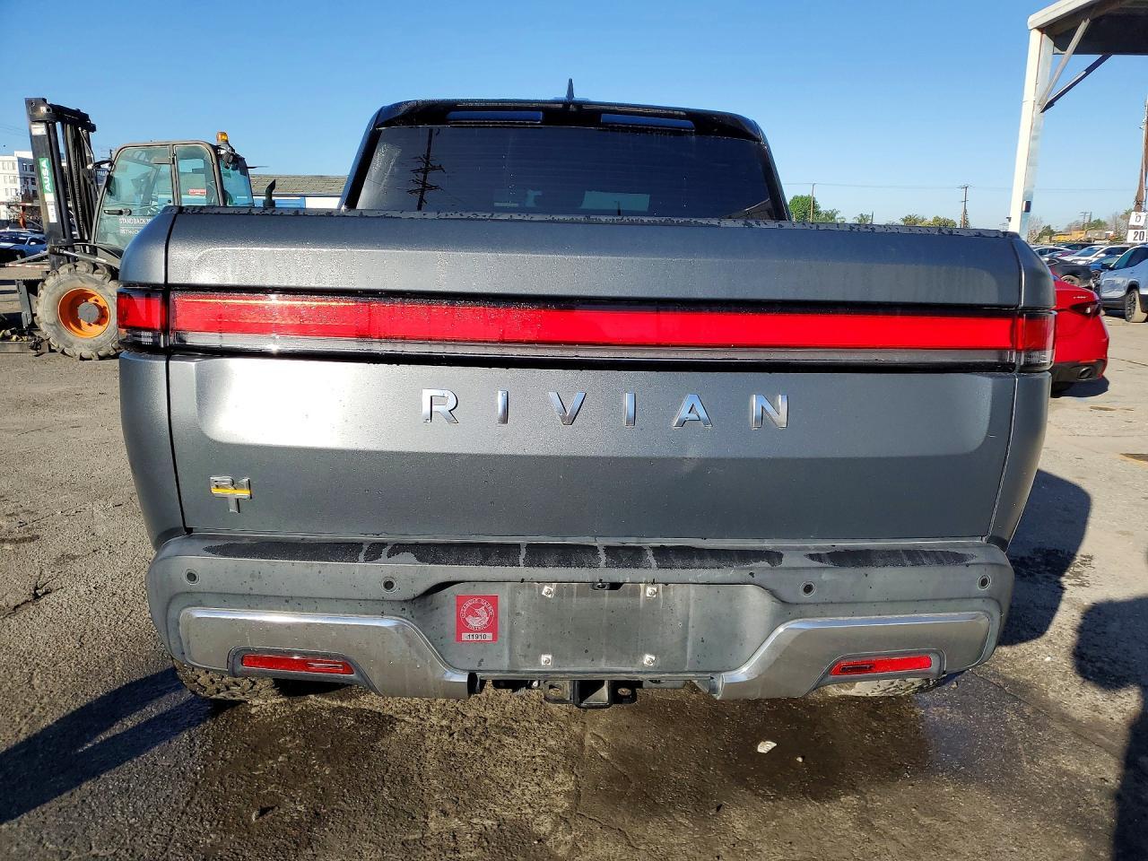 2022 Rivian R1T Adventure - Фото 6