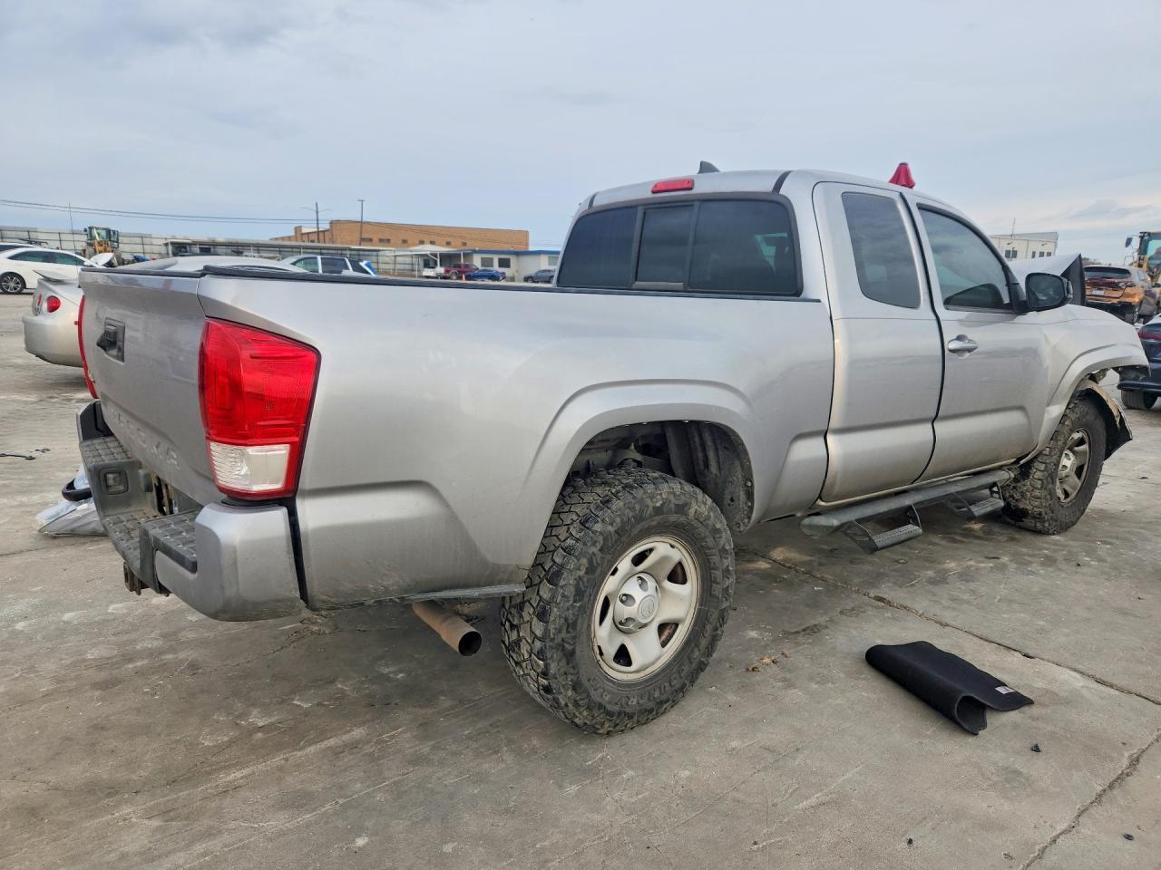 2017 Toyota Tacoma Sr - Фото 3