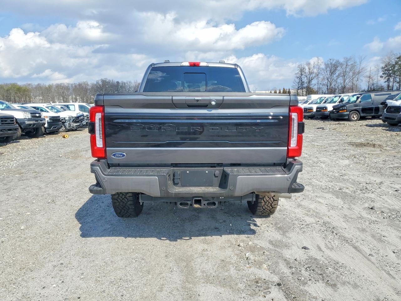 2026 Ford F350 Super Duty - Фото 6