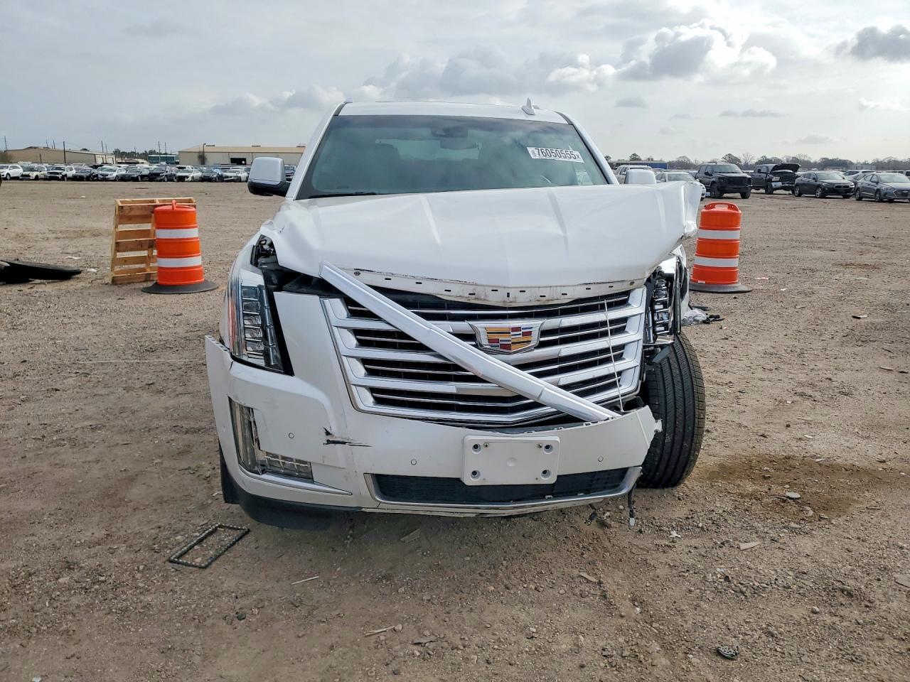 2019 Cadillac Escalade Platinum - Image 5
