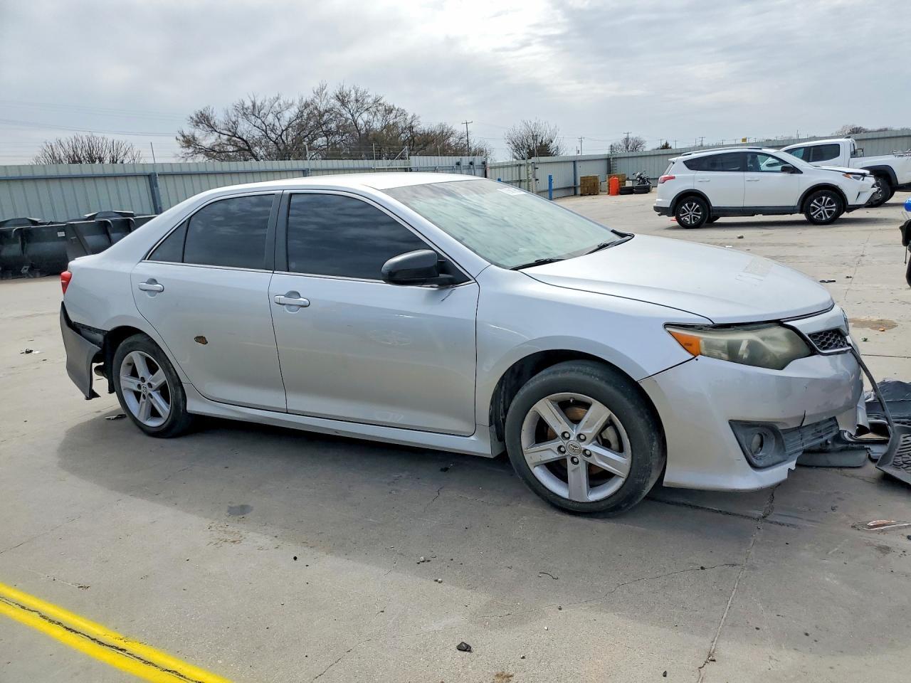 2013 Toyota Camry L - Фото 4