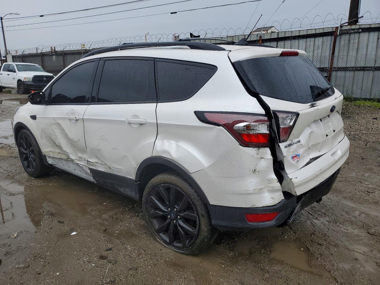 2018 Ford Escape Sel - Image 2