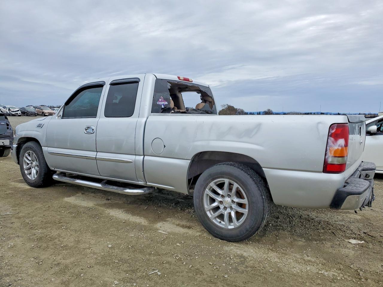 2003 GMC New Sierra C1500 - Фото 2