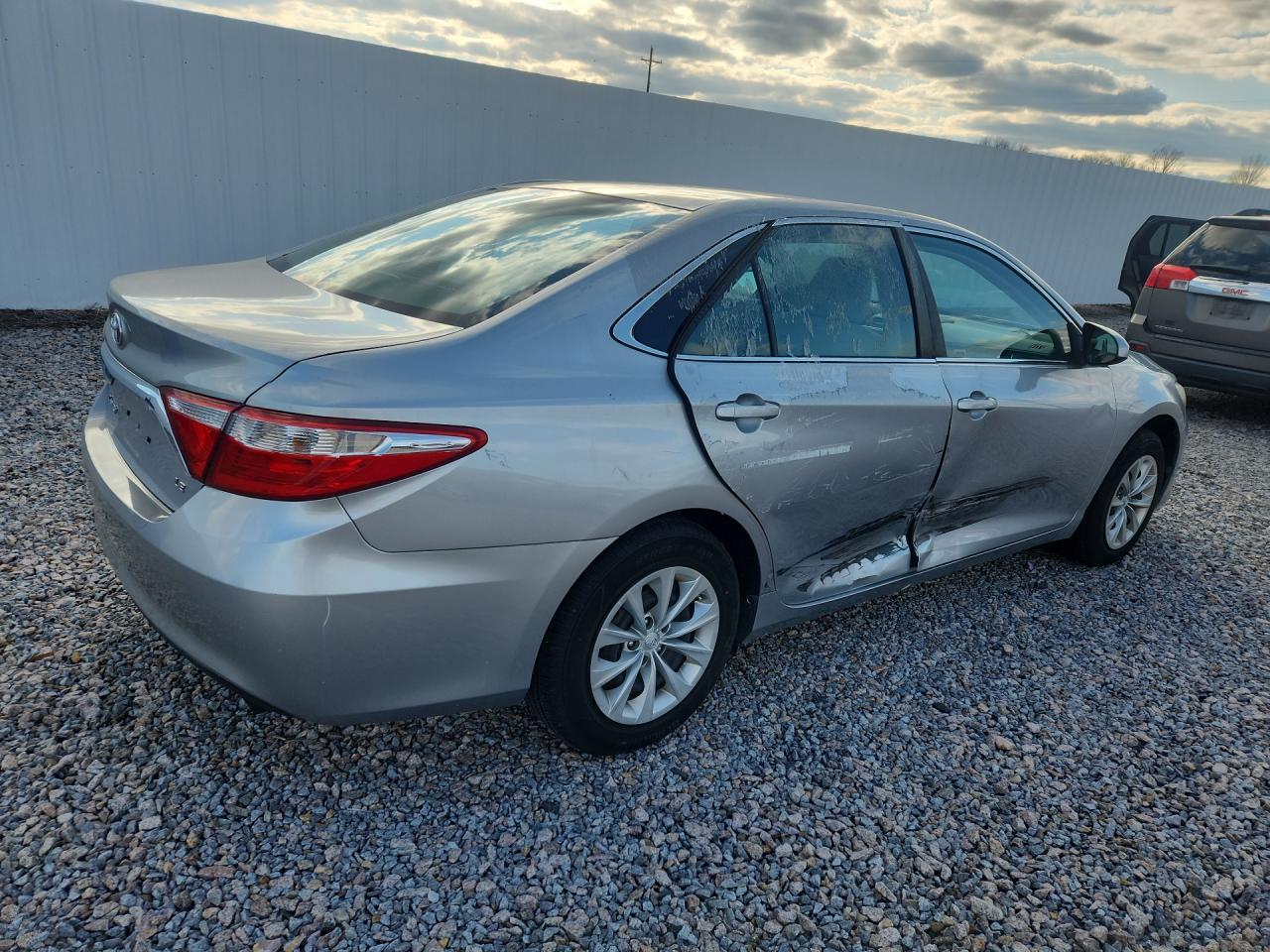 2015 Toyota Camry Le - Фото 3