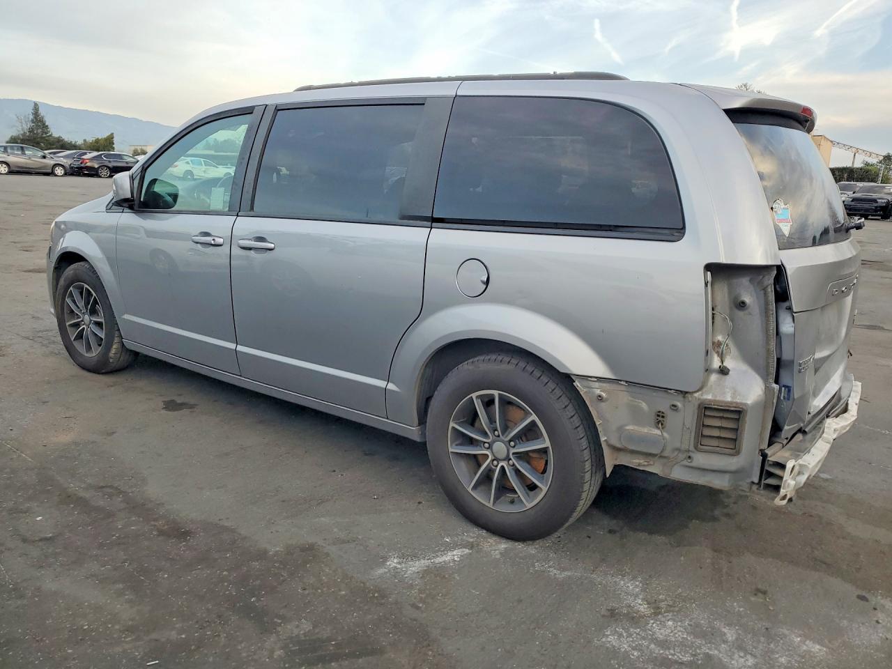 2019 Dodge Grand Caravan Gt - Image 2