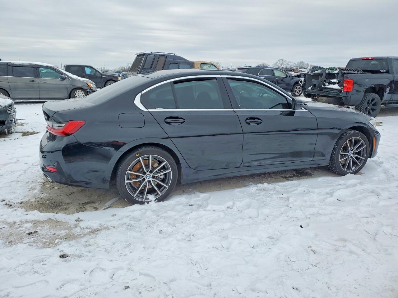 2021 BMW 330Xi - Фото 3