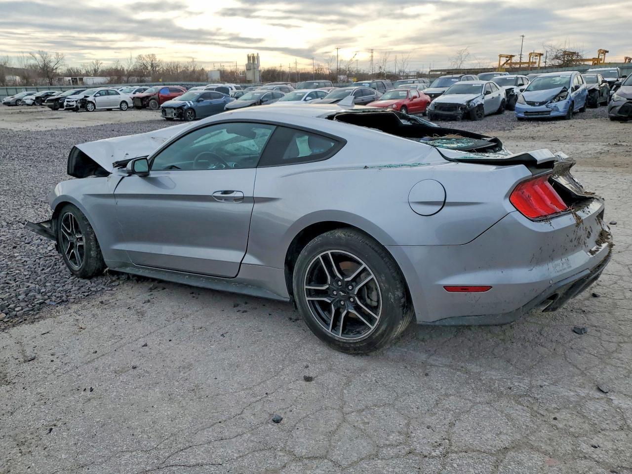 2021 Ford Mustang - Фото 2