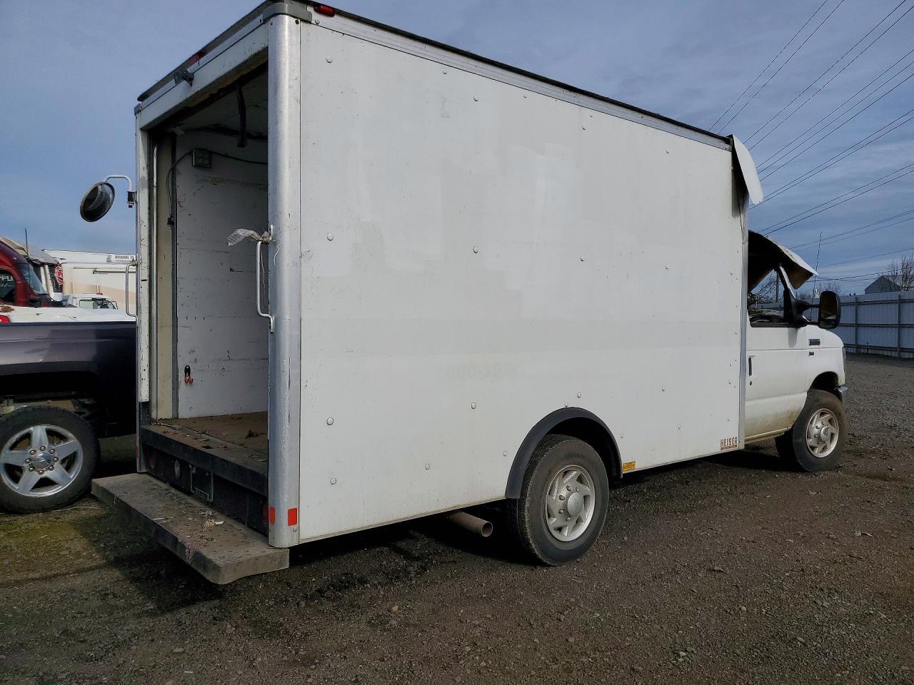 2016 Ford E350 Delivery Truck - Image 3