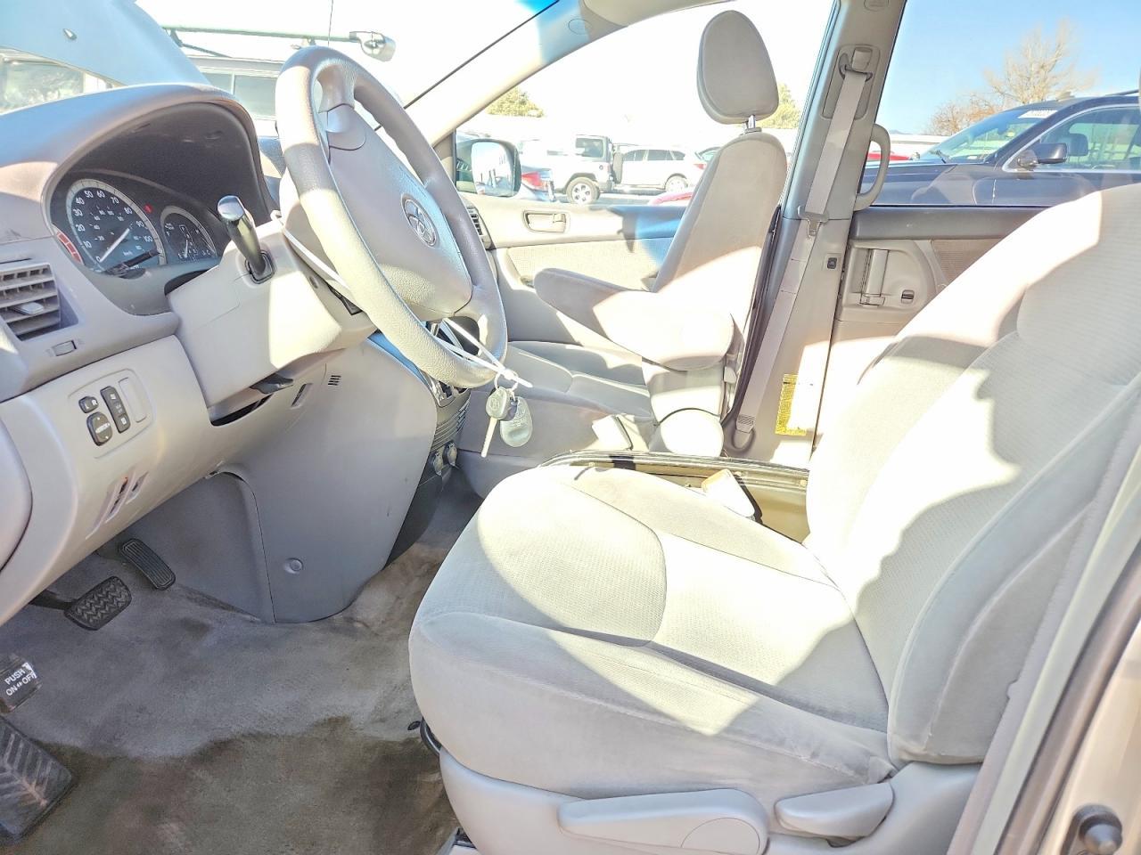 2005 Toyota Sienna Ce - Image 7