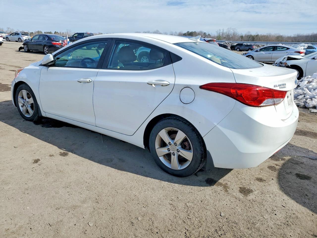 2014 Hyundai Elantra - Фото 2