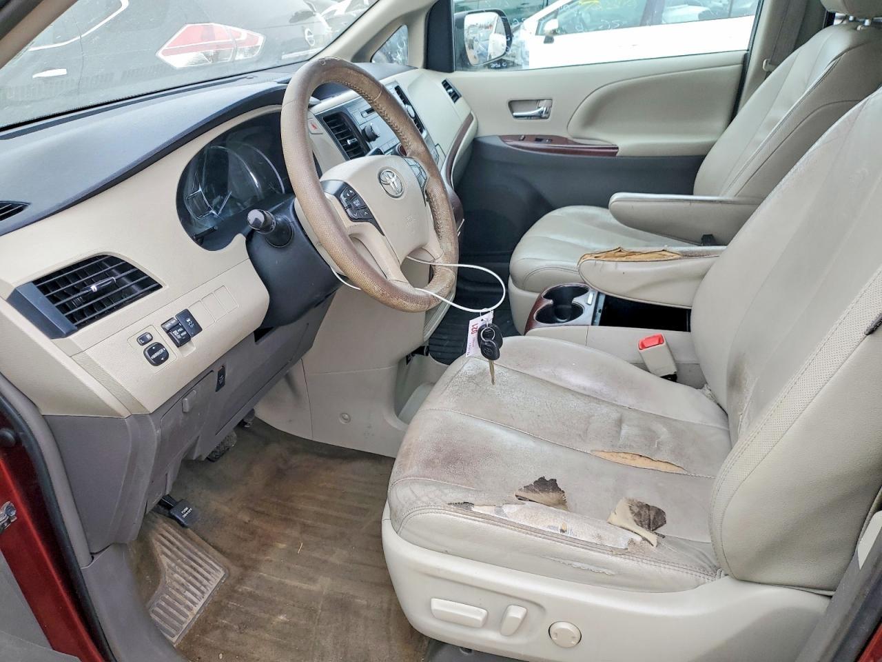 2013 Toyota Sienna - Фото 7